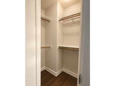 Welcome to 923 E Estates Boulevard, a charming single-story - photo 21