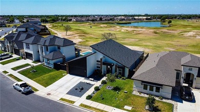 Stunning golf-course home located in a highly sought-after - photo 22