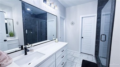 Stunning golf-course home located in a highly sought-after - photo 25