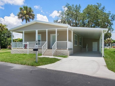 This beautiful new Skyline/Champion Home has a beautiful front - photo 5