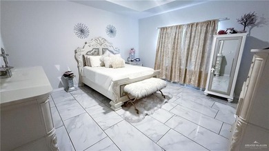 Stunning golf-course home located in a highly sought-after - photo 32