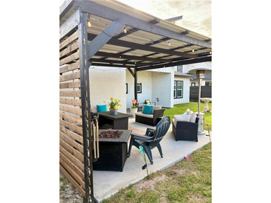 Stunning golf-course home located in a highly sought-after - photo 38