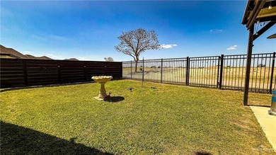Stunning golf-course home located in a highly sought-after - photo 40