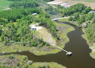 With 4+/- acres and nearly 1,000' of shoreline, this 3 bedroom - photo 8