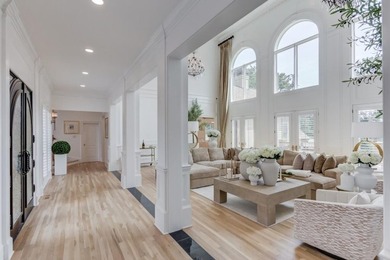 COMPLETELY RENOVATED LUXURY ESTATE / SHOWROOM CONDITION / - photo 13