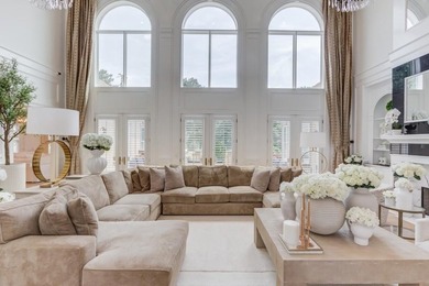 COMPLETELY RENOVATED LUXURY ESTATE / SHOWROOM CONDITION / - photo 14