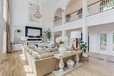 COMPLETELY RENOVATED LUXURY ESTATE / SHOWROOM CONDITION / - photo 16