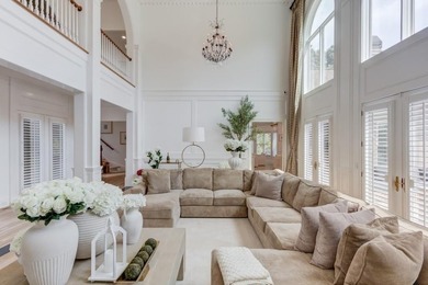 COMPLETELY RENOVATED LUXURY ESTATE / SHOWROOM CONDITION / - photo 18