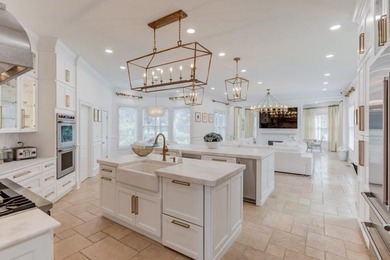 COMPLETELY RENOVATED LUXURY ESTATE / SHOWROOM CONDITION / - photo 20
