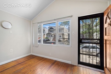 * Welcome to this well-maintained semi-detached single-family - photo 2