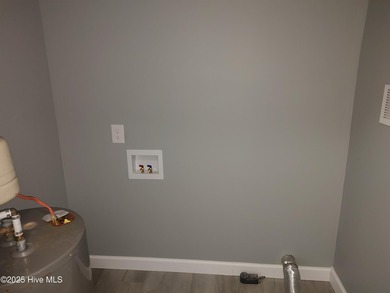 Recently renovated 3 bedroom home. New kitchen, bath, and Roof! - photo 3
