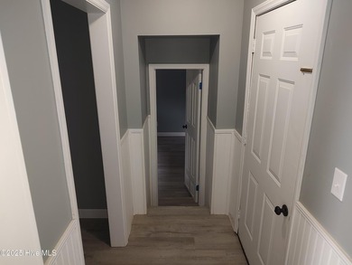 Recently renovated 3 bedroom home. New kitchen, bath, and Roof! - photo 4