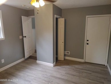 Recently renovated 3 bedroom home. New kitchen, bath, and Roof! - photo 5