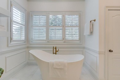 COMPLETELY RENOVATED LUXURY ESTATE / SHOWROOM CONDITION / - photo 41