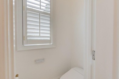 COMPLETELY RENOVATED LUXURY ESTATE / SHOWROOM CONDITION / - photo 43