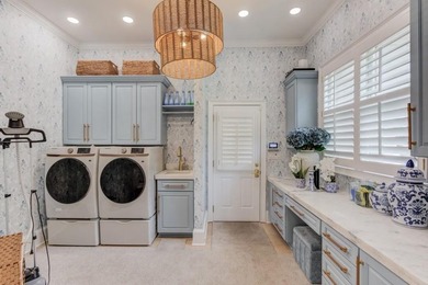 COMPLETELY RENOVATED LUXURY ESTATE / SHOWROOM CONDITION / - photo 46
