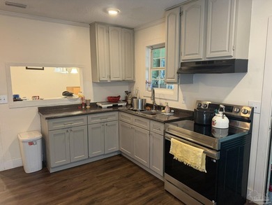 Spacious 6-Bedroom Property With Attached Mother-In-Law Suite - - photo 3