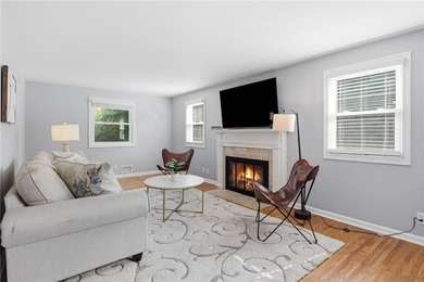 Welcome to 224 Warren Avenue, a beautifully maintained Colonial - photo 6