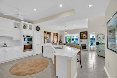 Fabulous waterfront home in coveted Harbor Island GH. Soaring - photo 11