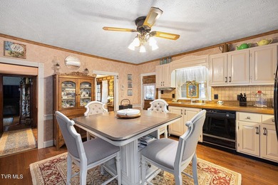 Welcome to this beautifully preserved Tennessee farmhouse - photo 32