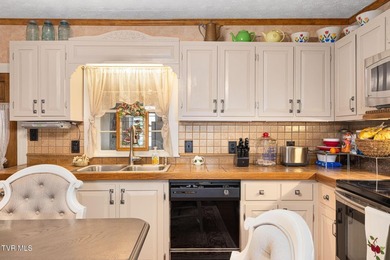 Welcome to this beautifully preserved Tennessee farmhouse - photo 33