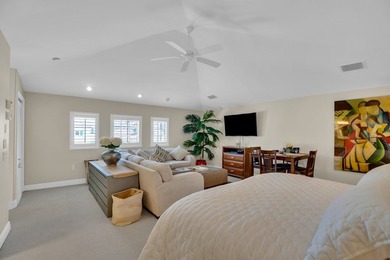 Fabulous waterfront home in coveted Harbor Island GH. Soaring - photo 36