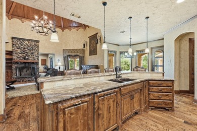 Welcome home to 7 Hillview Court in the sought after - photo 8