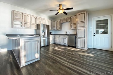 PERFECT VACATION RENTAL - sleeps up to 20+ people. And there's a - photo 10