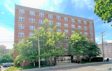 Downtown Living, Simplified & Smart: Turnkey Corner Condo at 140 - photo 2