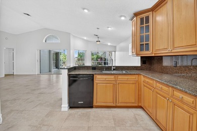 Welcome to this charming single-story residence in Palm Isles - photo 12
