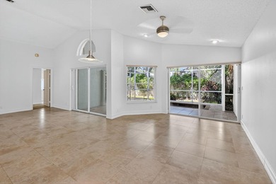 Welcome to this charming single-story residence in Palm Isles - photo 13