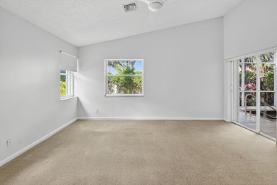 Welcome to this charming single-story residence in Palm Isles - photo 15