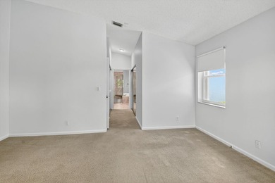 Welcome to this charming single-story residence in Palm Isles - photo 16