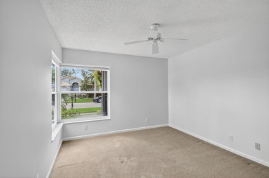 Welcome to this charming single-story residence in Palm Isles - photo 32