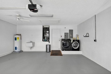 Welcome to this charming single-story residence in Palm Isles - photo 35