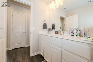 Home is priced below CAD value. Beautiful three bedroom, 2 bath - photo 8