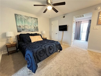 Very spacious 1 bdrm/1.5 bath split level townhome, sold fully - photo 12