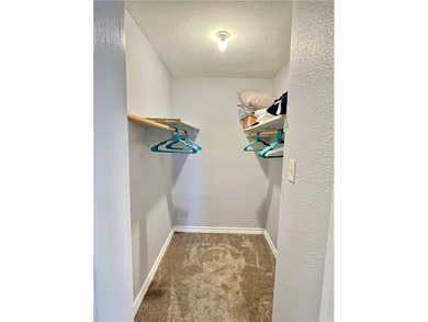 Very spacious 1 bdrm/1.5 bath split level townhome, sold fully - photo 13