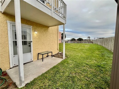 Very spacious 1 bdrm/1.5 bath split level townhome, sold fully - photo 18