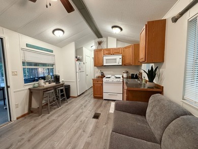 Check out this new Blue Road listing! New large sunroom Newly - photo 5
