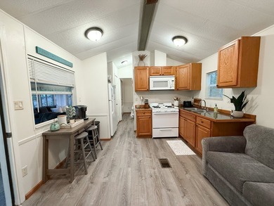 Check out this new Blue Road listing! New large sunroom Newly - photo 6