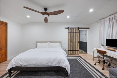 This beautiful and expansive 2,500 sqft 3 bedroom, 3 bath Farm - photo 31