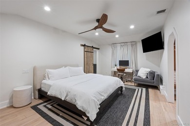 This beautiful and expansive 2,500 sqft 3 bedroom, 3 bath Farm - photo 32