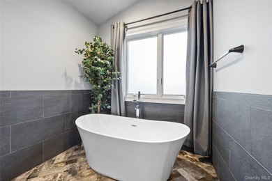 This beautiful and expansive 2,500 sqft 3 bedroom, 3 bath Farm - photo 37