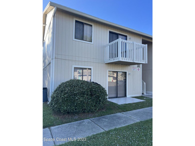 Beautiful quadplex with long-term tenants. The building is very - photo 1