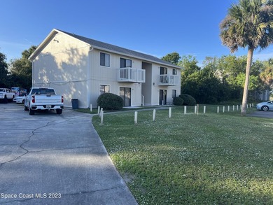 Beautiful quadplex with long-term tenants. The building is very - photo 2