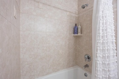 This beautiful and expansive 2,500 sqft 3 bedroom, 3 bath Farm - photo 46