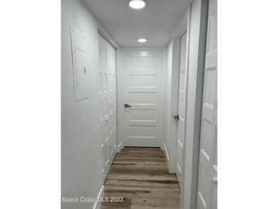 Beautiful quadplex with long-term tenants. The building is very - photo 10