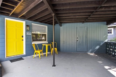 Great opportunity for this duplex in a prime location.
The - photo 4