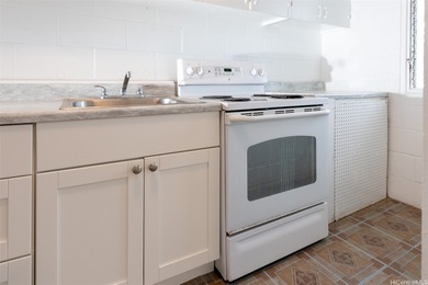 Rare and desirable centrally-located building in the heart of - photo 14
